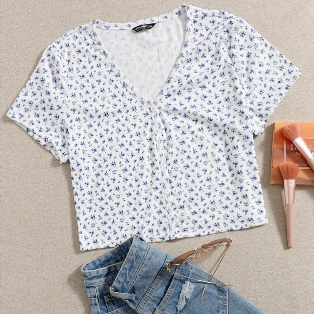 Ribbed White with Ditsy Blue Floral Print Button-Up Crop Top NWOT